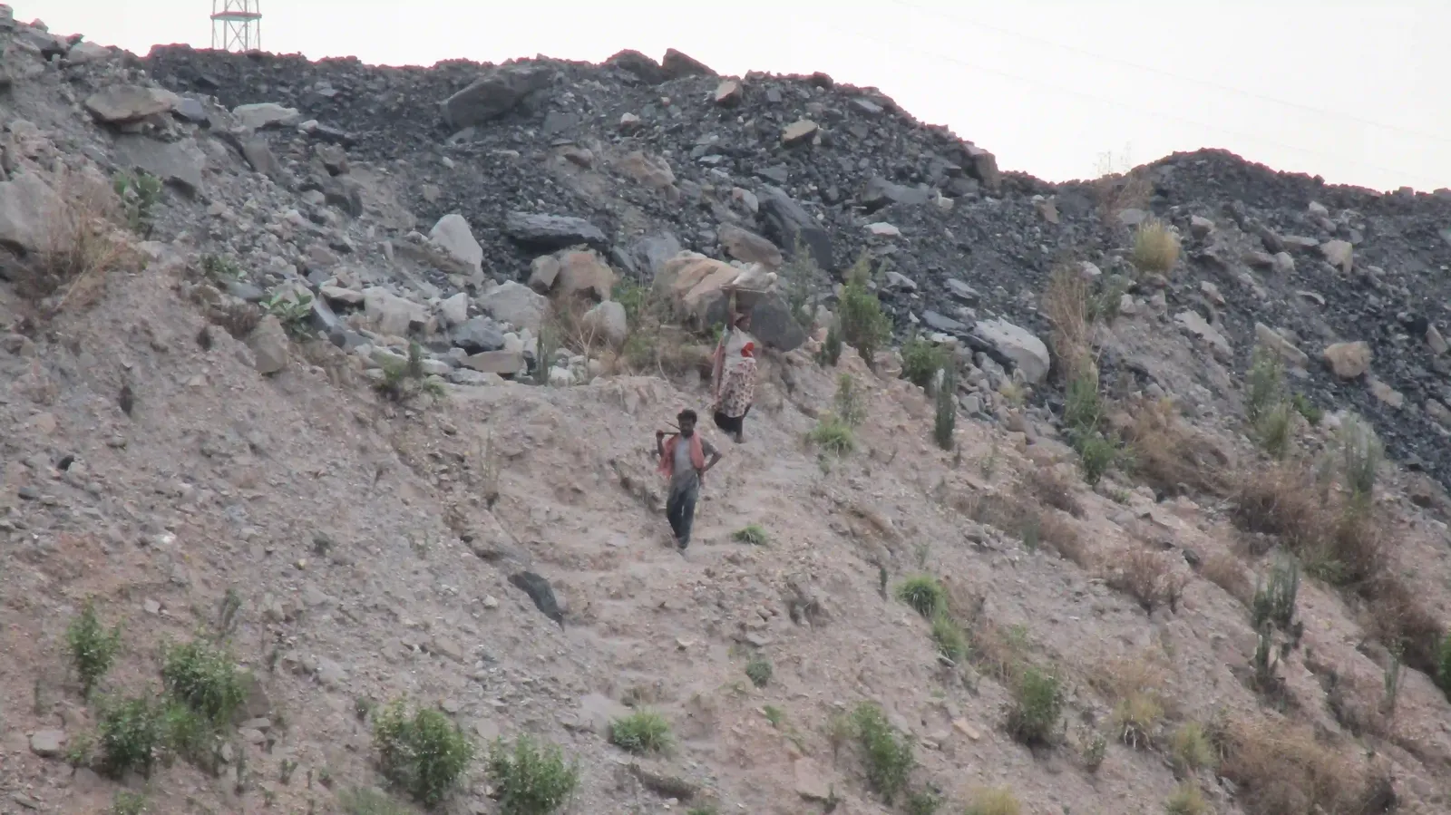 Kasiadih_Families struggle to live this is the only way they know here